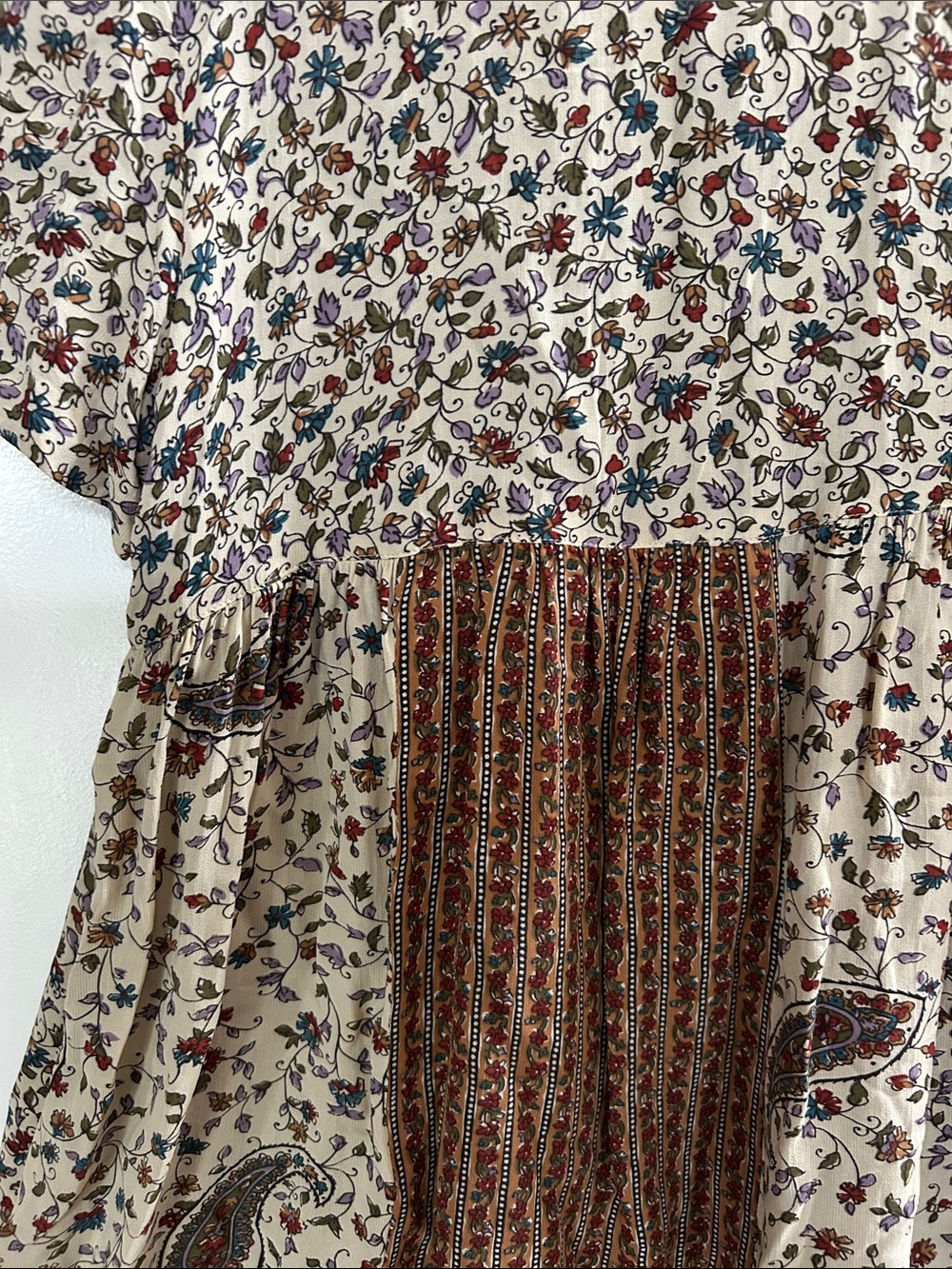 Laundry By Shelli Segal Cream Mixed Floral & Paisley Patchwork Button-down Blous - Picture 8 of 10